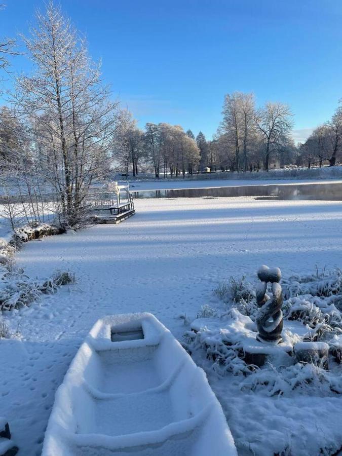 Romantic Spa Villa With Fireplace By The Lake Stjarnsund Buitenkant foto